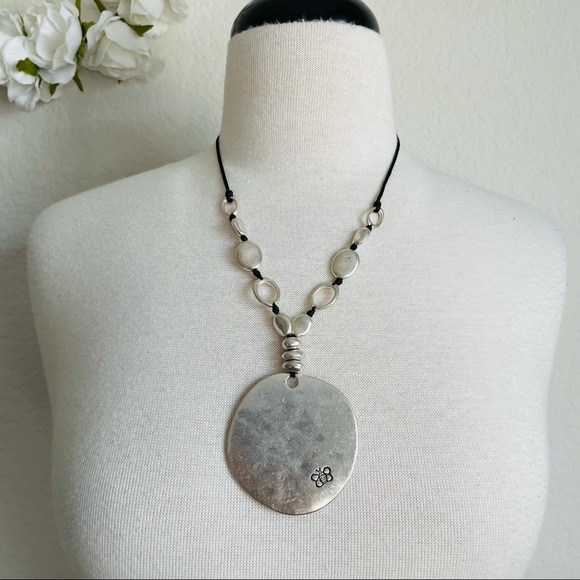 Bella Uno Large Circular Plate Jewelry - Picture 12 of 12